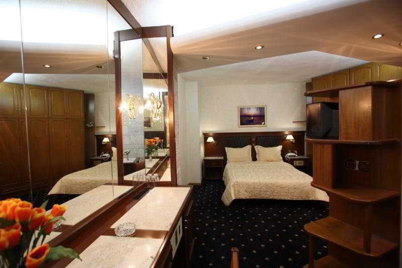 Tsamis Hotel Kastoria Ngoại thất bức ảnh